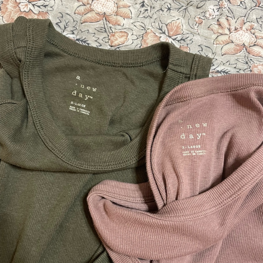 ⚡️Muscle Tanks - Picture 2 of 4